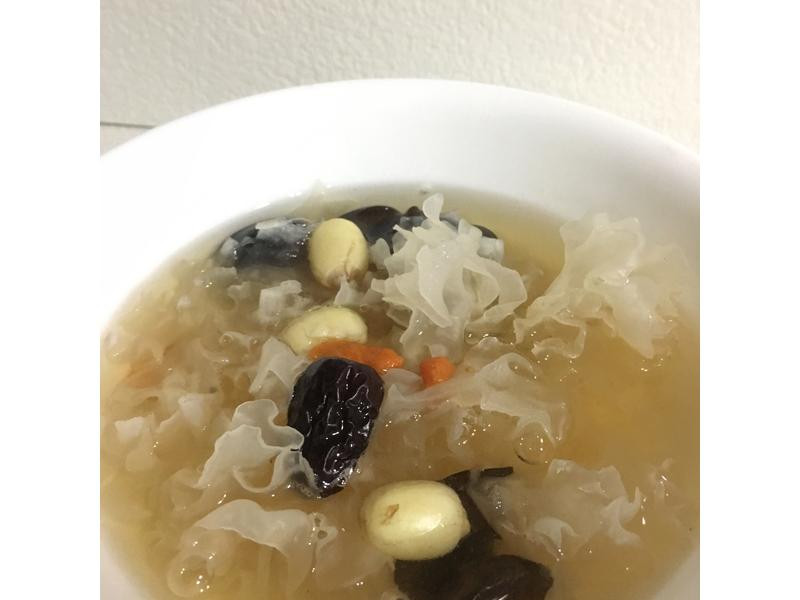 白木耳蓮子甜湯