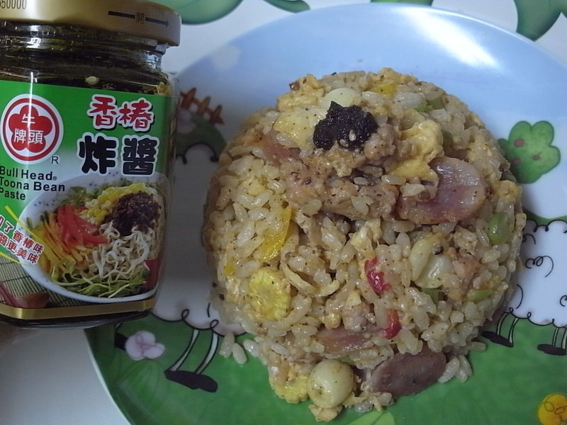 香椿蓮子香腸肉絲炒飯