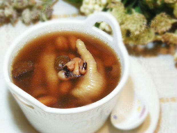 無花果眉豆花生雞腳湯