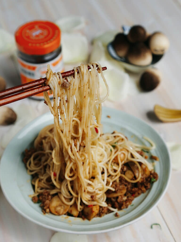 沙茶草菇肉醬面