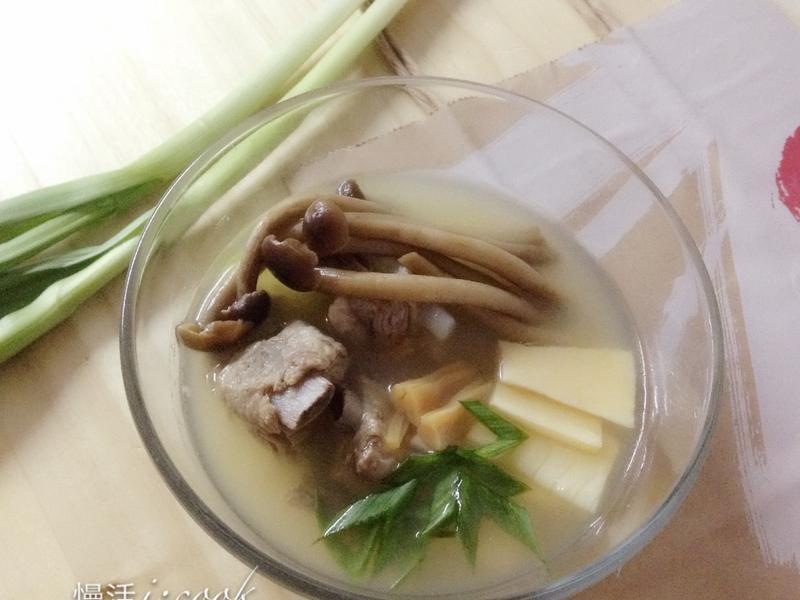 冬筍茶樹菇排骨湯